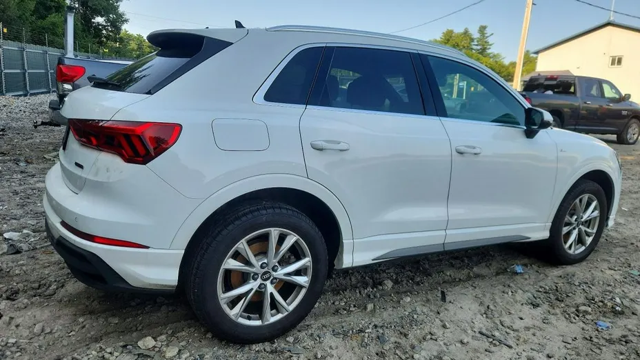 AUDI Q3 -
