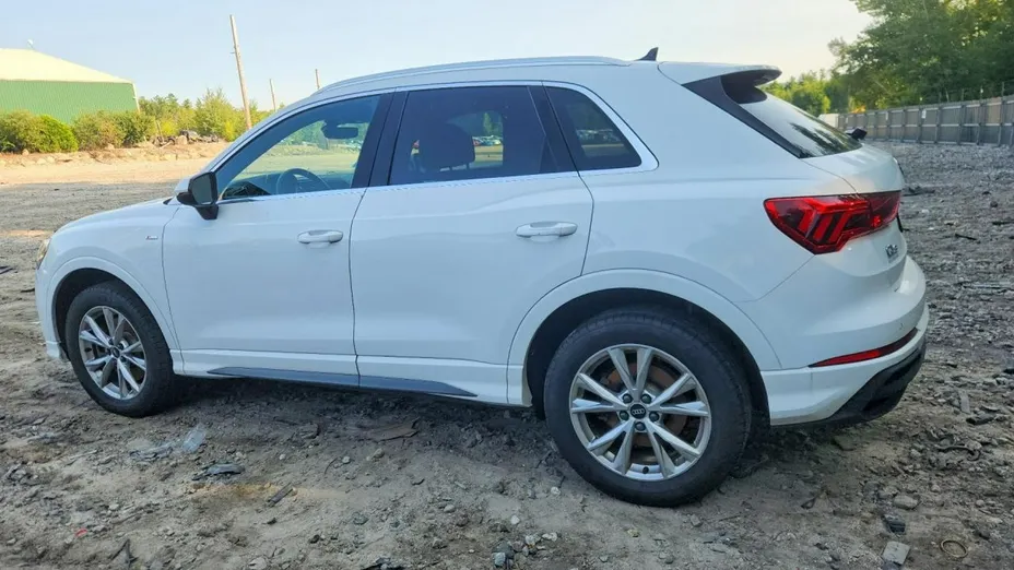 AUDI Q3 -