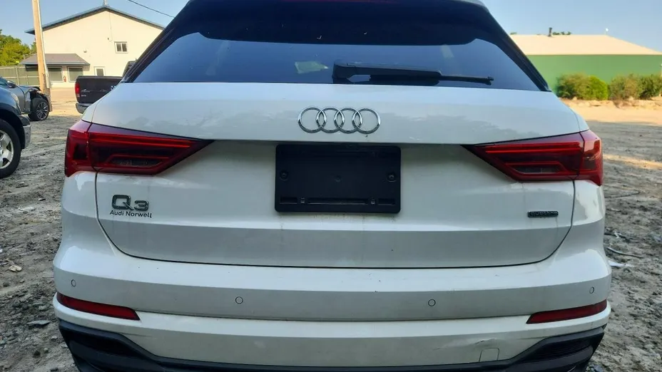 AUDI Q3 -