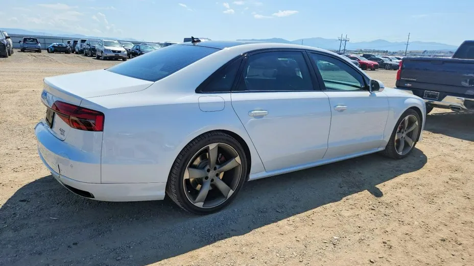 AUDI A8 -