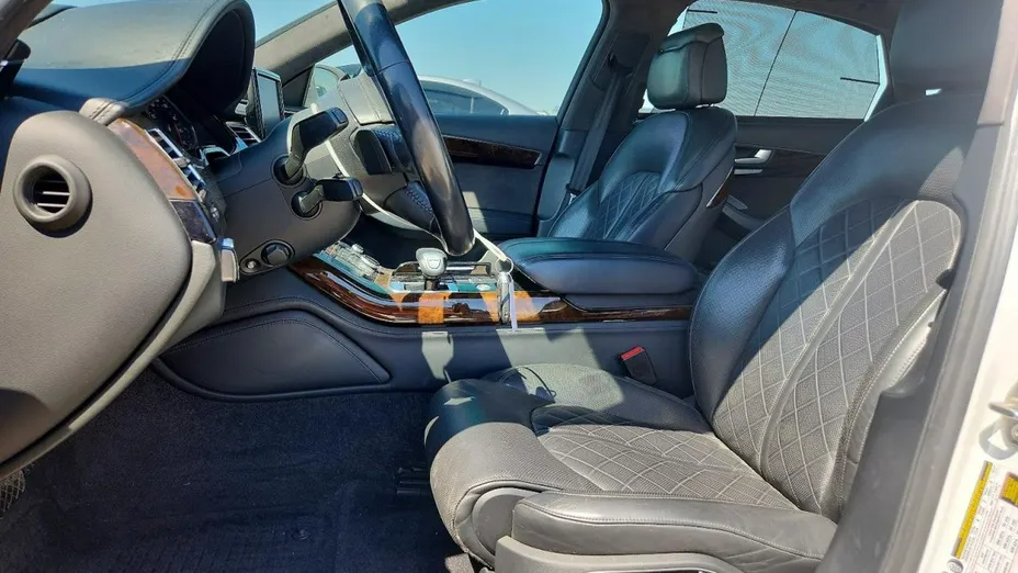 AUDI A8 -