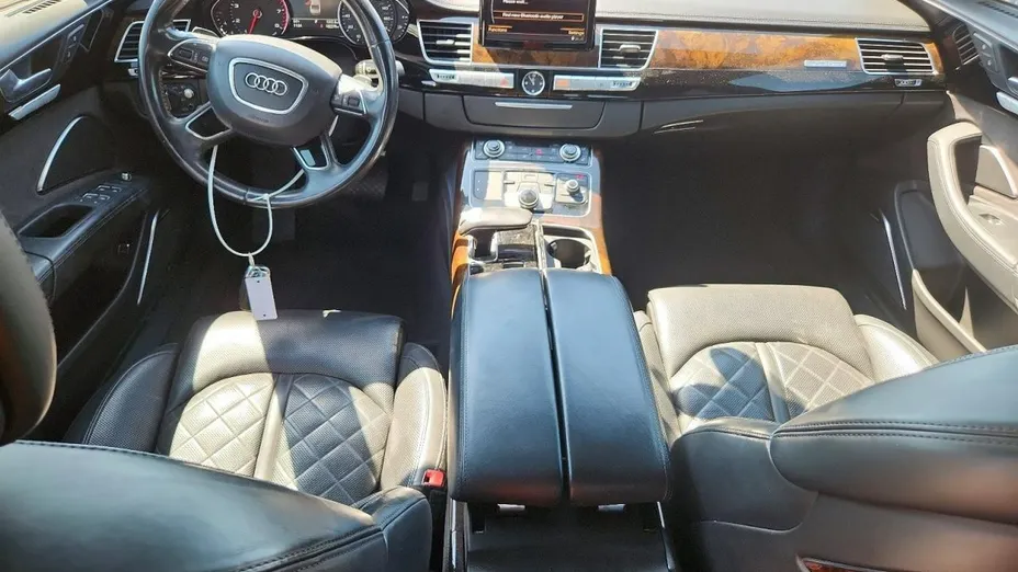 AUDI A8 -