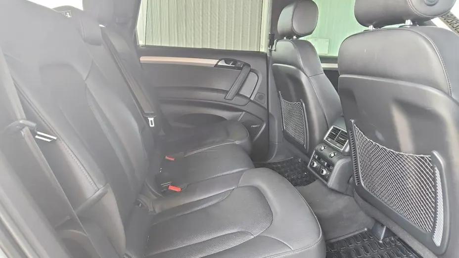 AUDI Q7 -