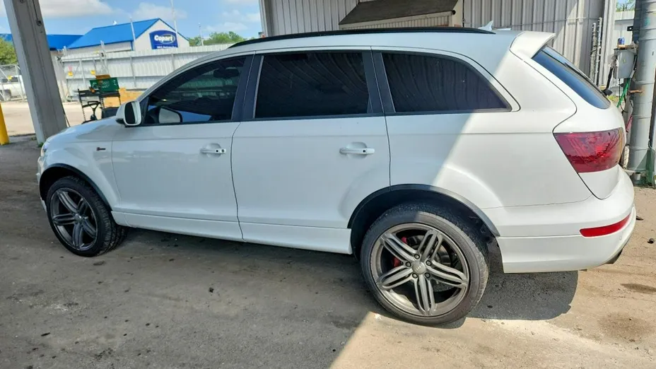 AUDI Q7 -