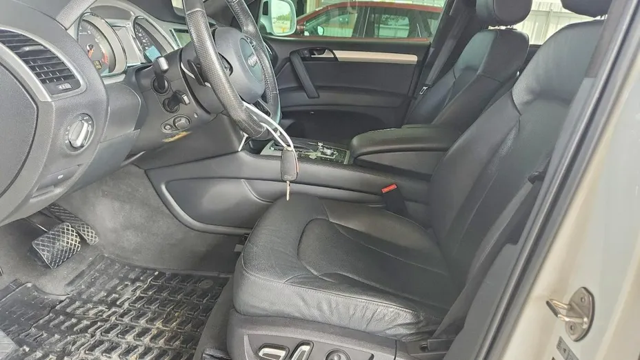 AUDI Q7 -