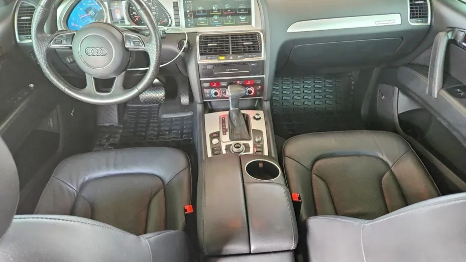 AUDI Q7 -