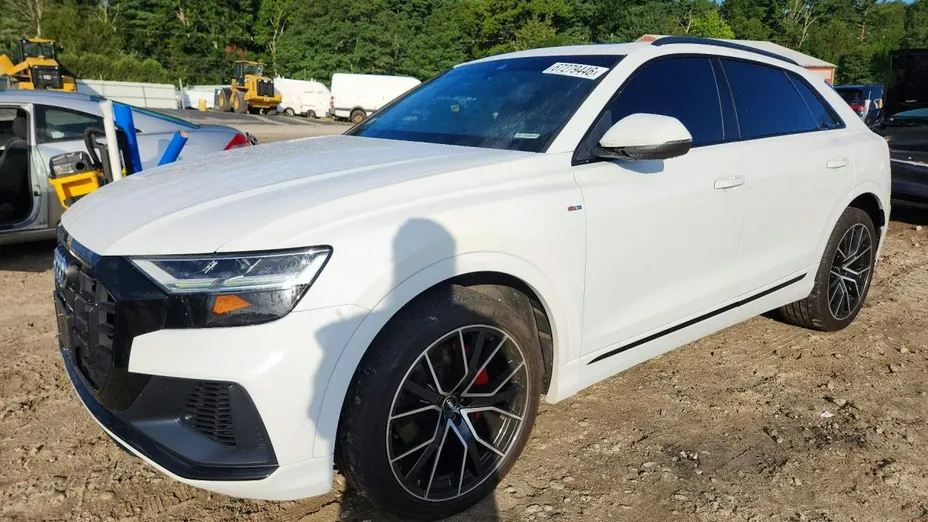 AUDI Q8 -