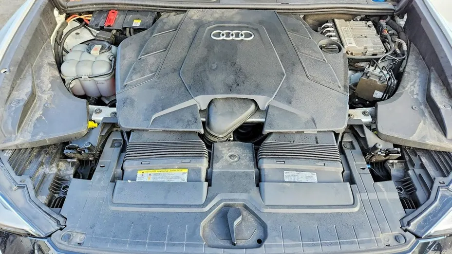 AUDI Q8 -