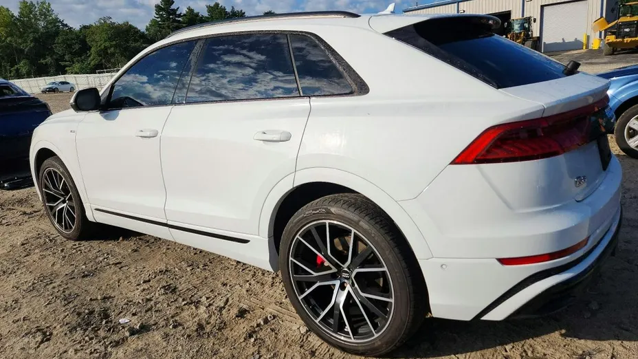 AUDI Q8 -