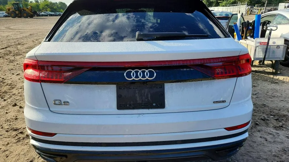 AUDI Q8 -