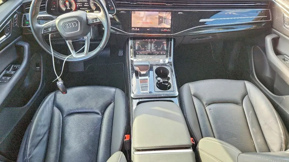 AUDI Q8 -