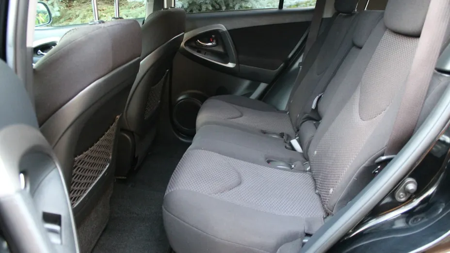 TOYOTA RAV4 -