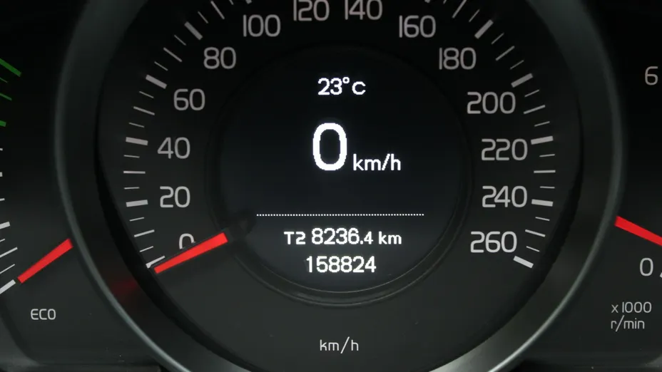 VOLVO V40 -