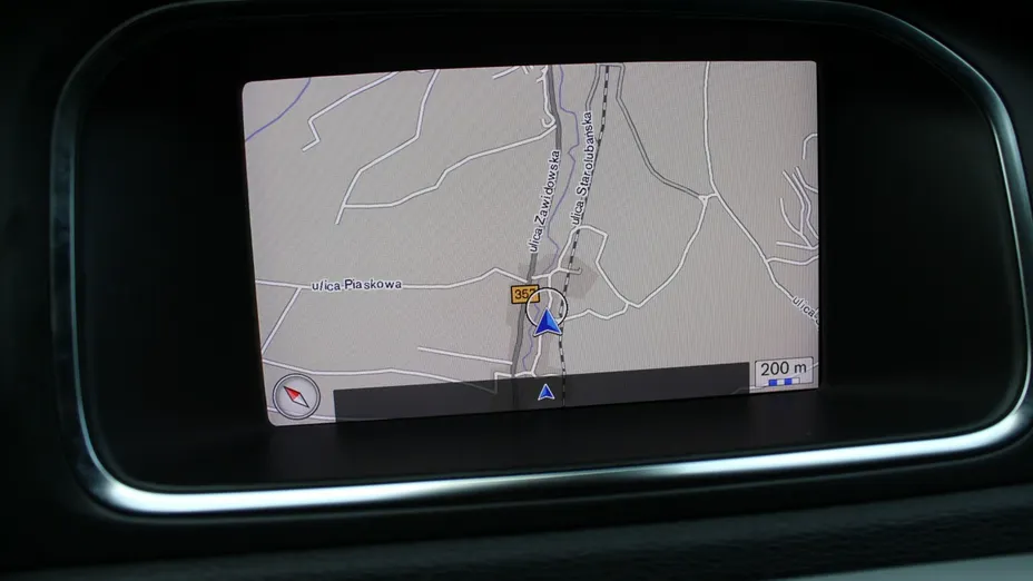 VOLVO V40 -