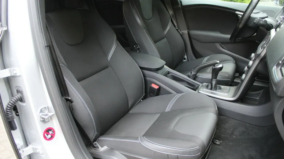 VOLVO V40 -