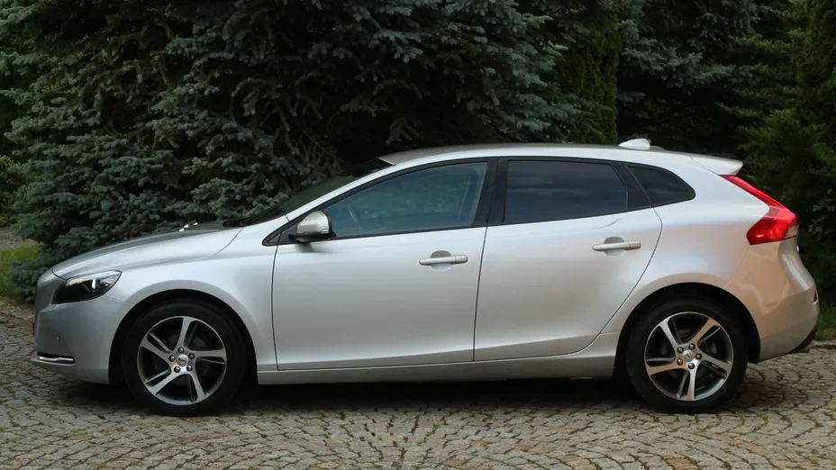 VOLVO V40 -