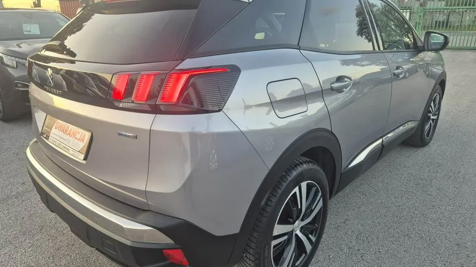 PEUGEOT 3008 -
