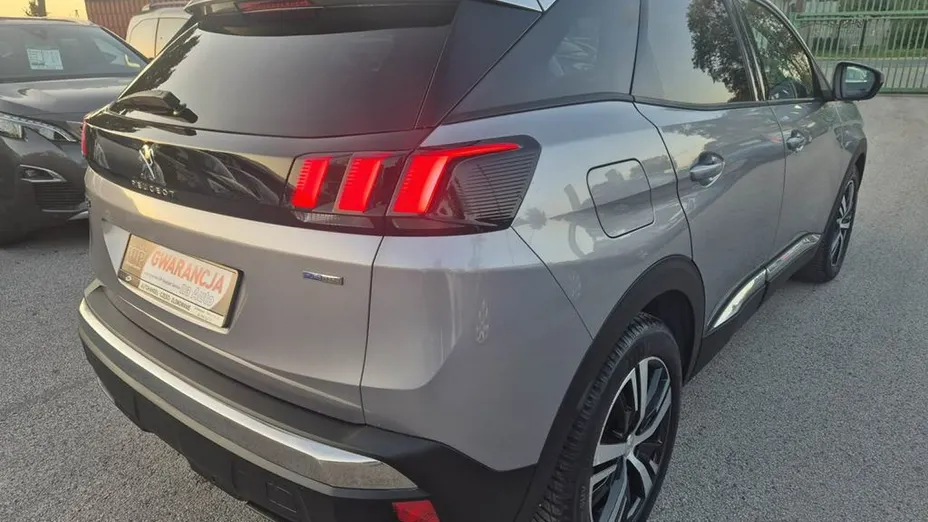 PEUGEOT 3008 -