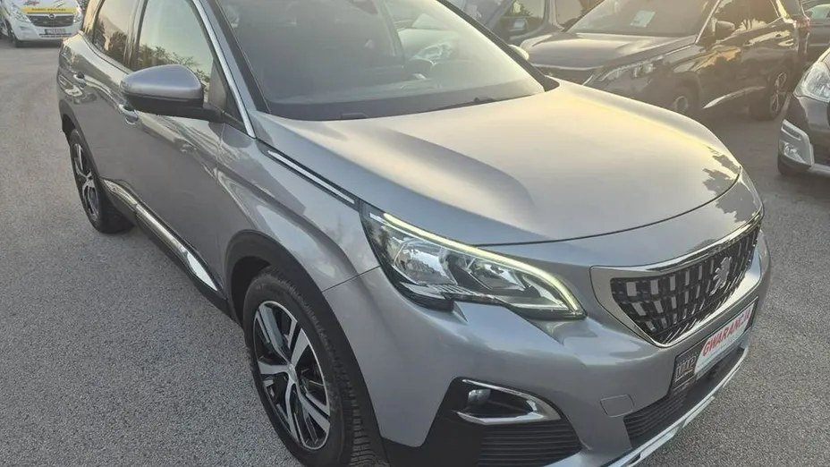 PEUGEOT 3008 -