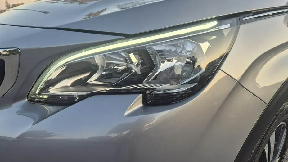 PEUGEOT 3008 -