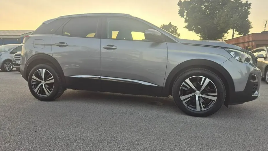 PEUGEOT 3008 -