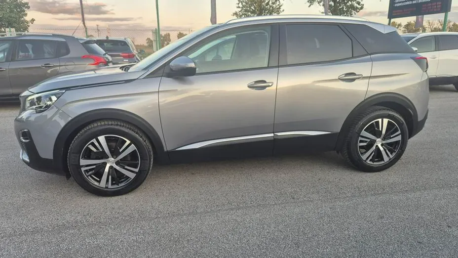 PEUGEOT 3008 -