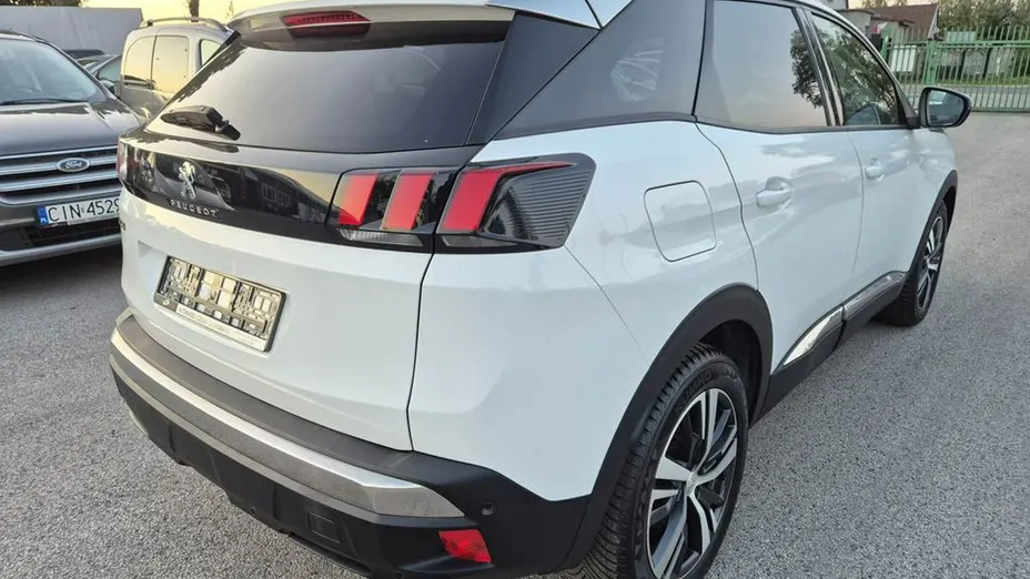 PEUGEOT 3008 -
