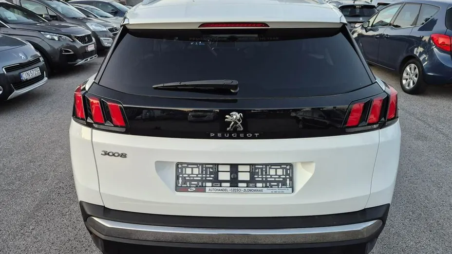 PEUGEOT 3008 -