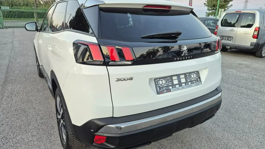 PEUGEOT 3008 -