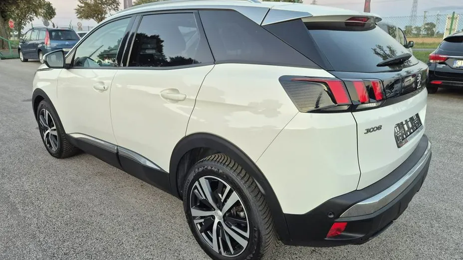 PEUGEOT 3008 -