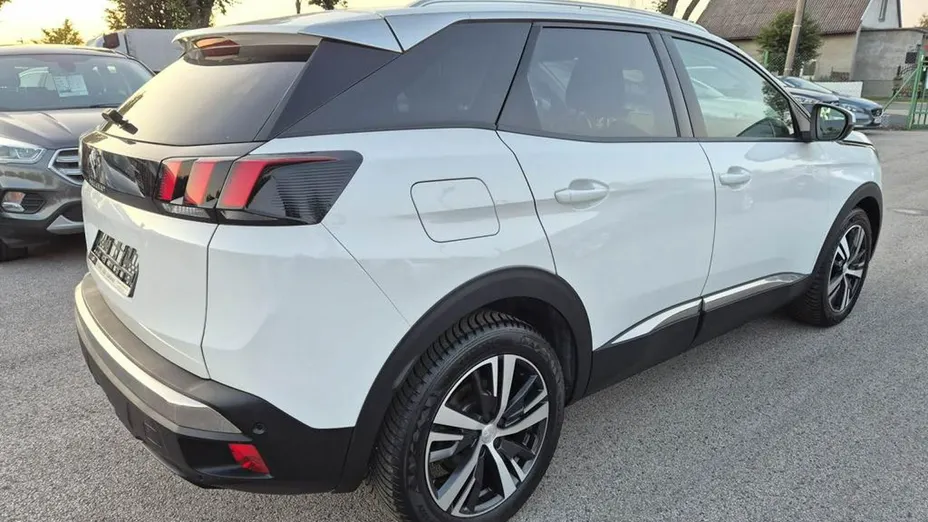 PEUGEOT 3008 -