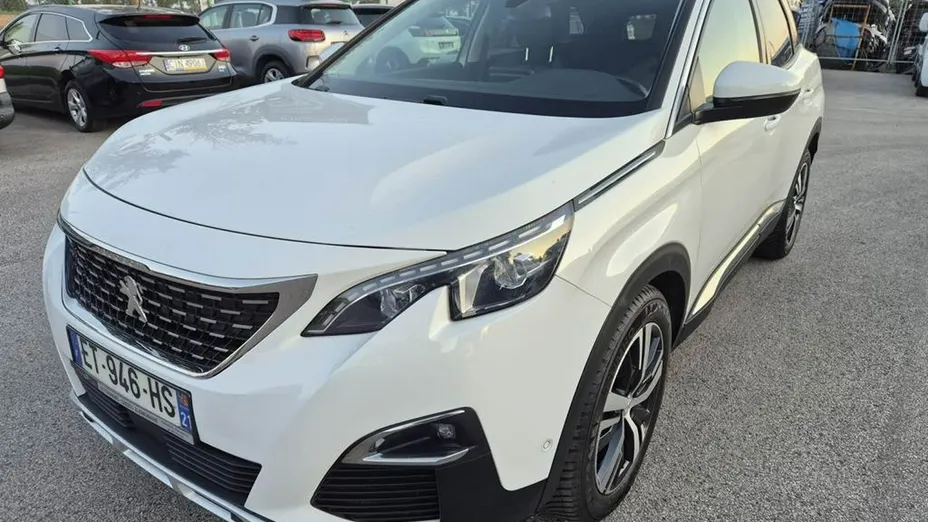 PEUGEOT 3008 -