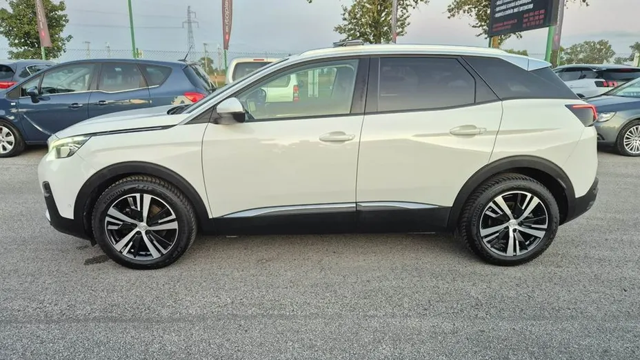 PEUGEOT 3008 -