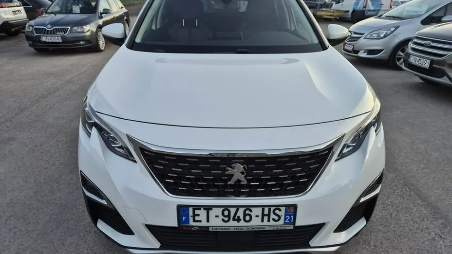 PEUGEOT 3008 -