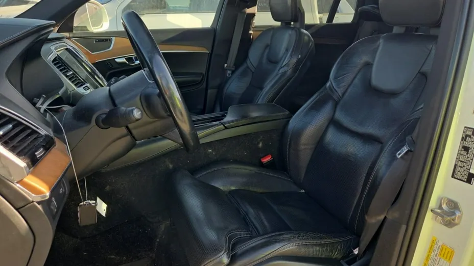 VOLVO XC90 -
