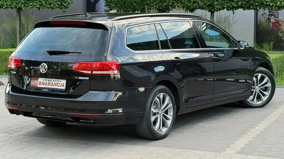 VOLKSWAGEN Passat -