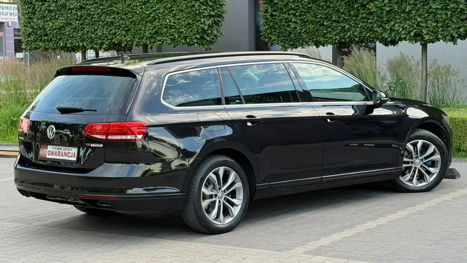 VOLKSWAGEN Passat -