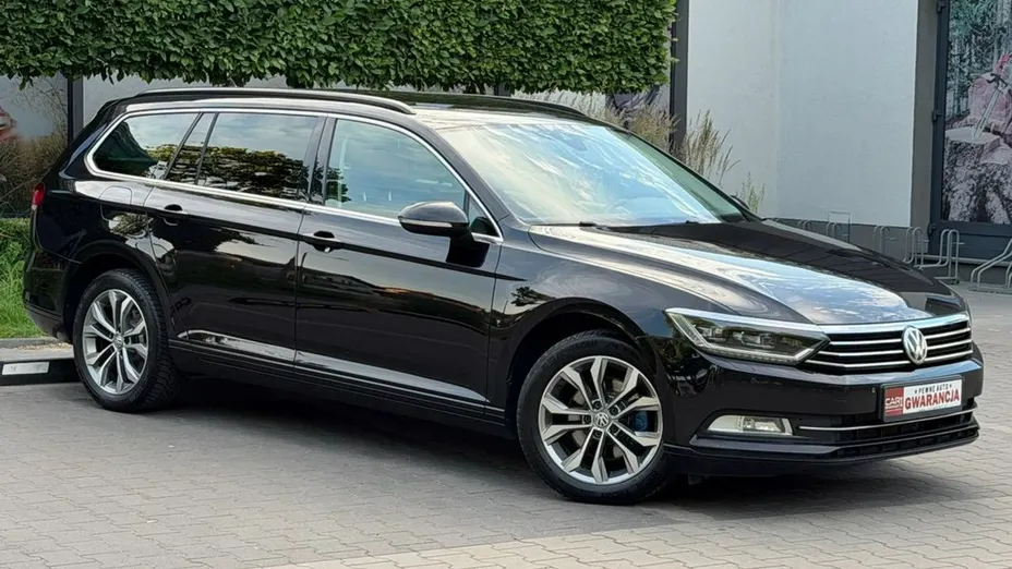 VOLKSWAGEN Passat -