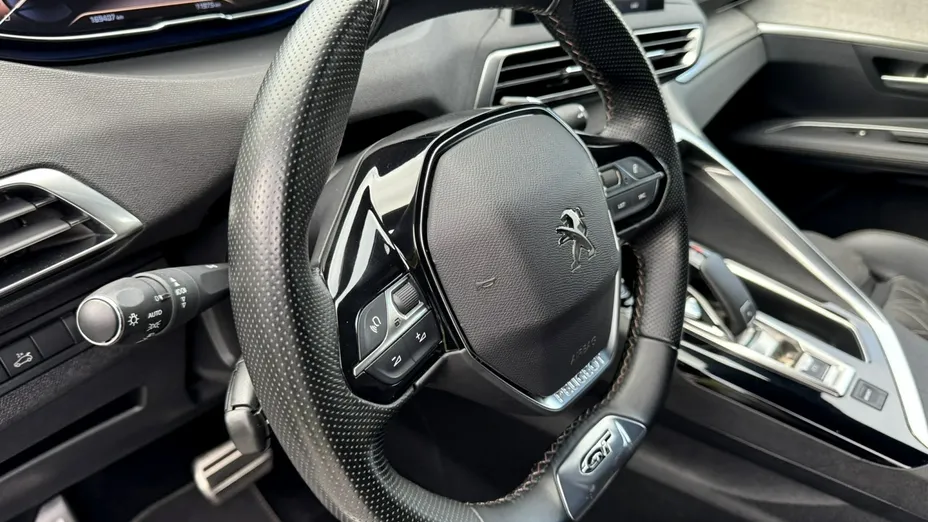 PEUGEOT 3008 -
