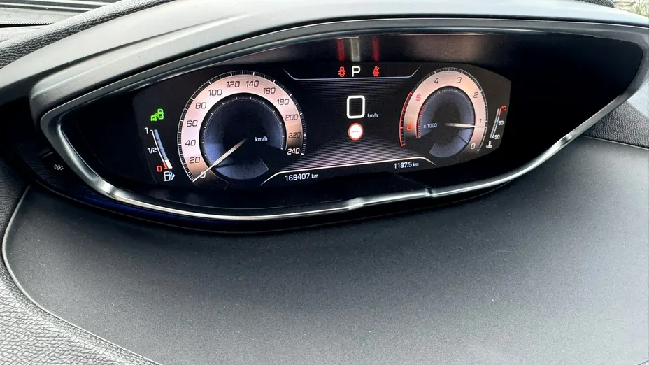 PEUGEOT 3008 -