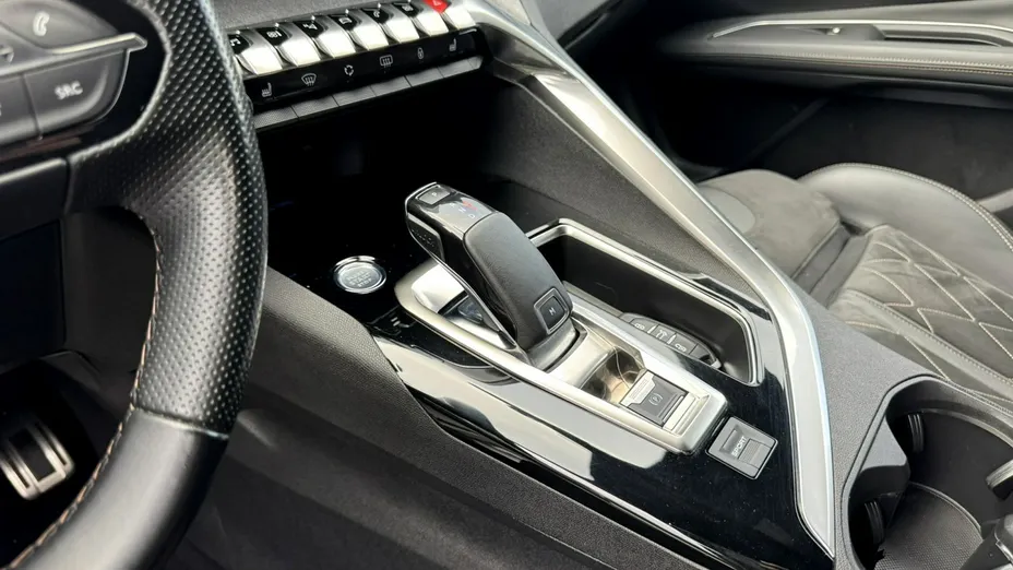 PEUGEOT 3008 -