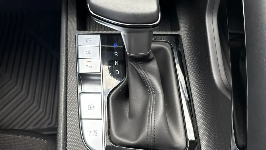 HYUNDAI Elantra -