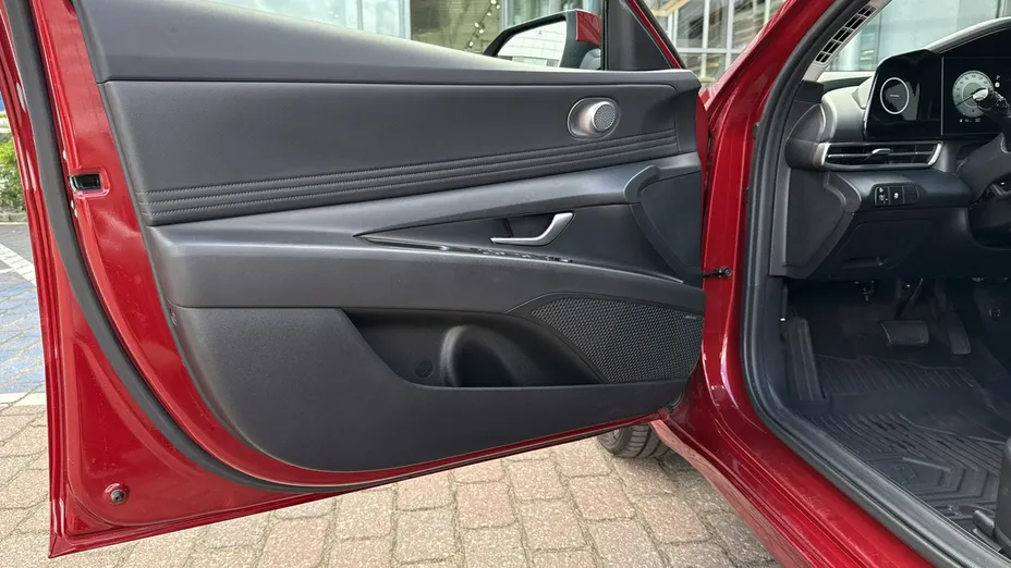 HYUNDAI Elantra -