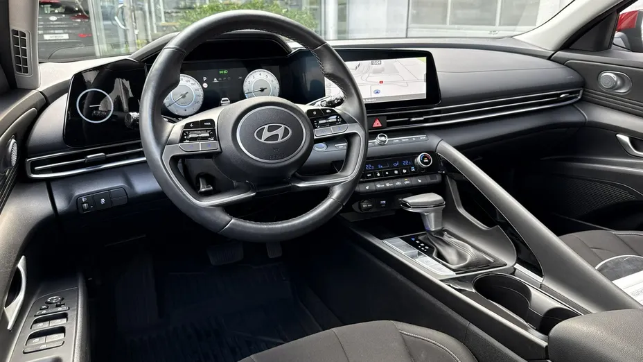 HYUNDAI Elantra -