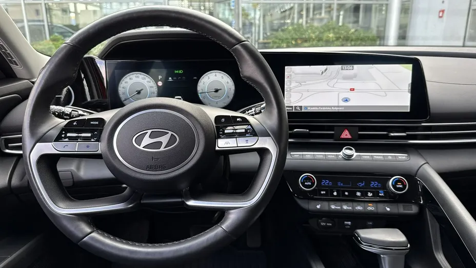 HYUNDAI Elantra -