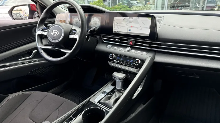 HYUNDAI Elantra -