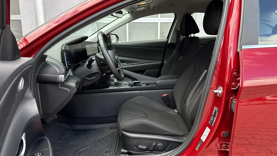 HYUNDAI Elantra -