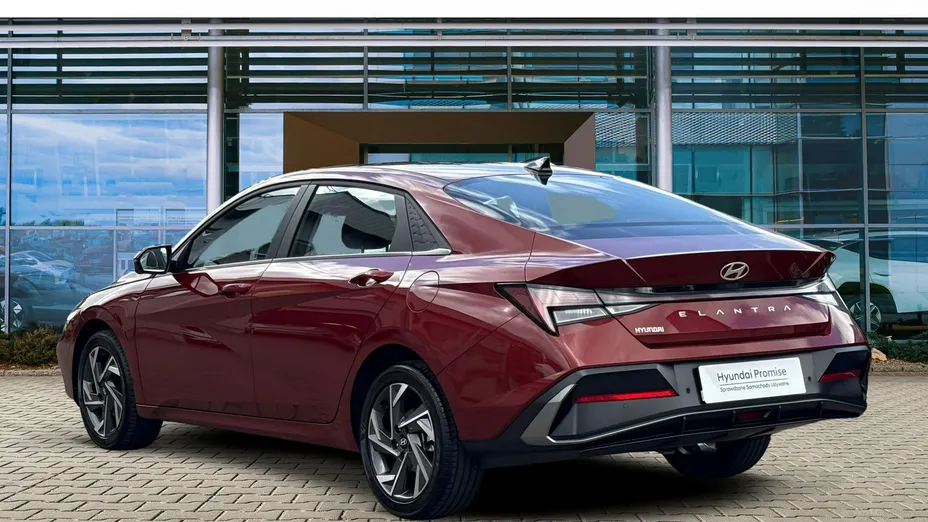 HYUNDAI Elantra -