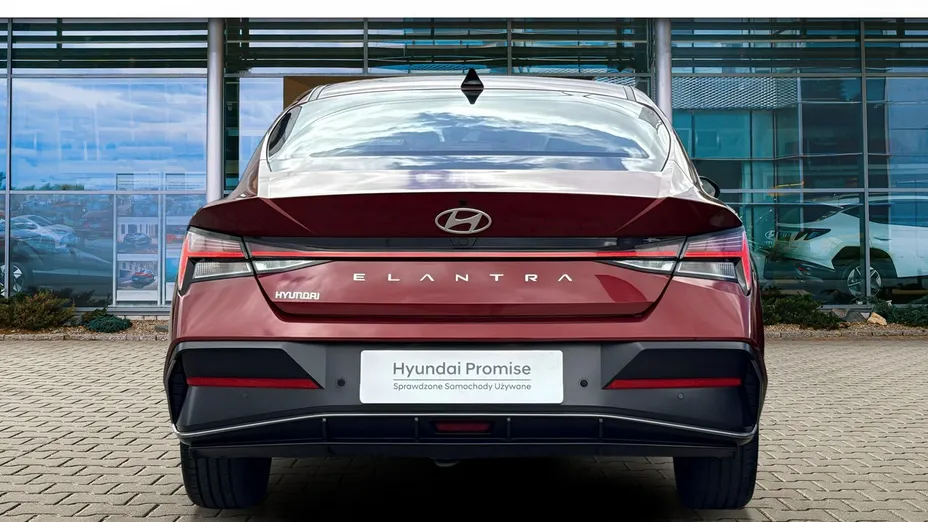 HYUNDAI Elantra -