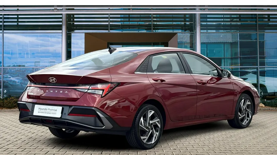 HYUNDAI Elantra -
